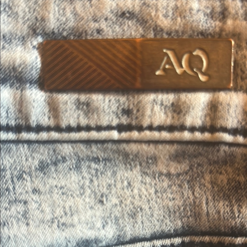 Multi Zipper Acidwash Jeans - Size 9 - Picture 5 of 9